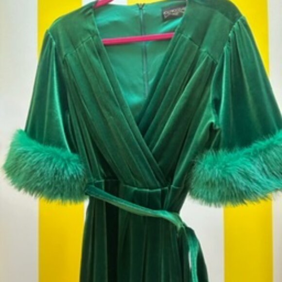 Hollywood Land Emerald Velvet Wrap Dress with Fur Sleeve Size XL - Picture 11 of 12
